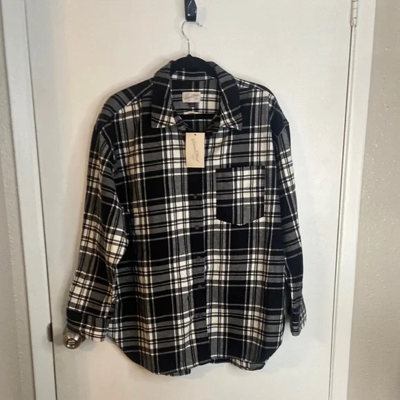 Universal Thread Black and White Plaid Shirt - Picture 1 of 8